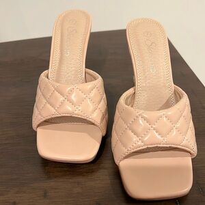 Nude / Tan quilted heels!